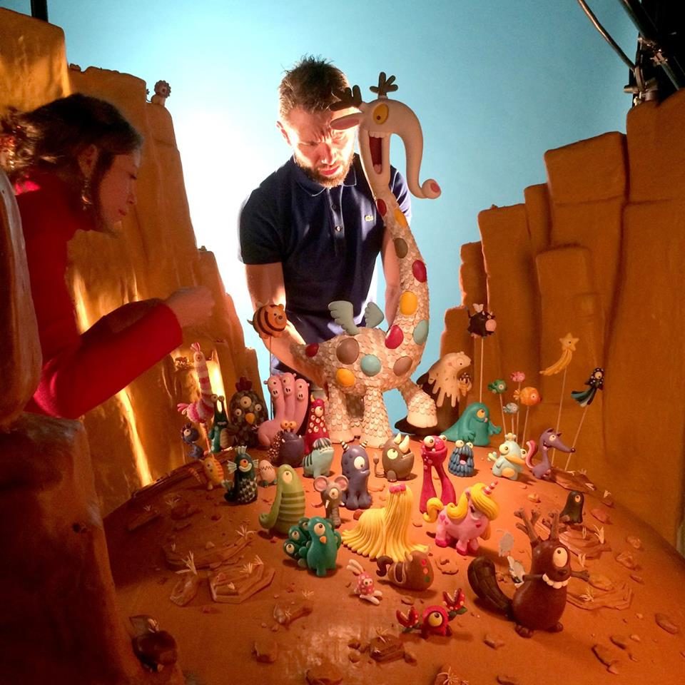 Modelage du décor de l'annonce des animaux en voie d'apparition de Play-Doh